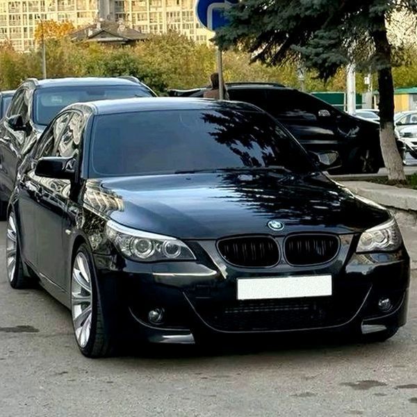 Решетки радиатора BMW E60 E61 M Performance глянец ноздри двухреберные i0i-421 фото
