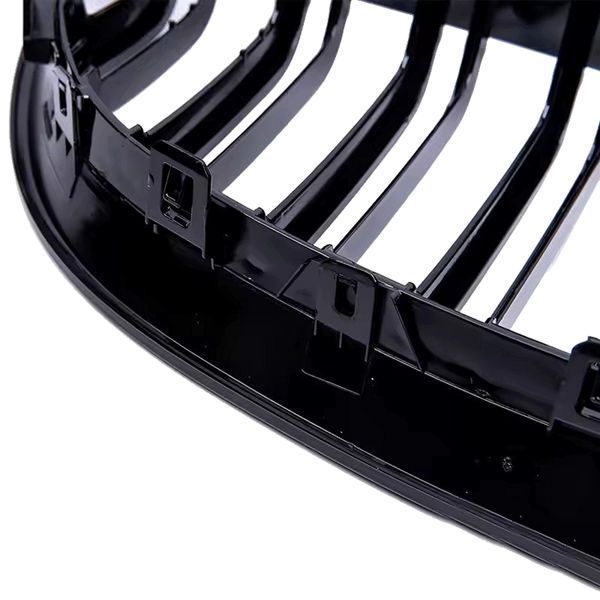 Решетки радиатора BMW E60 E61 M Performance глянец ноздри двухреберные i0i-421 фото