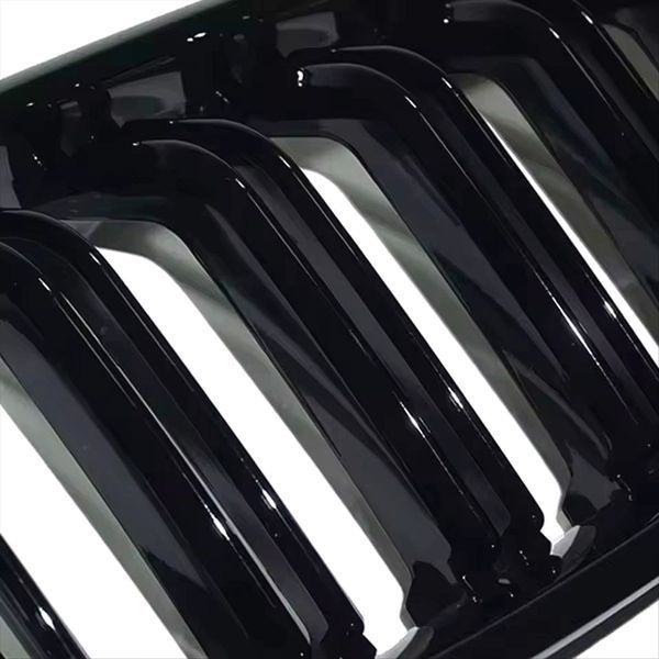 Решетки радиатора BMW F30 F31 F35 M Performance глянец ноздри двухреберные 7c6-87c фото
